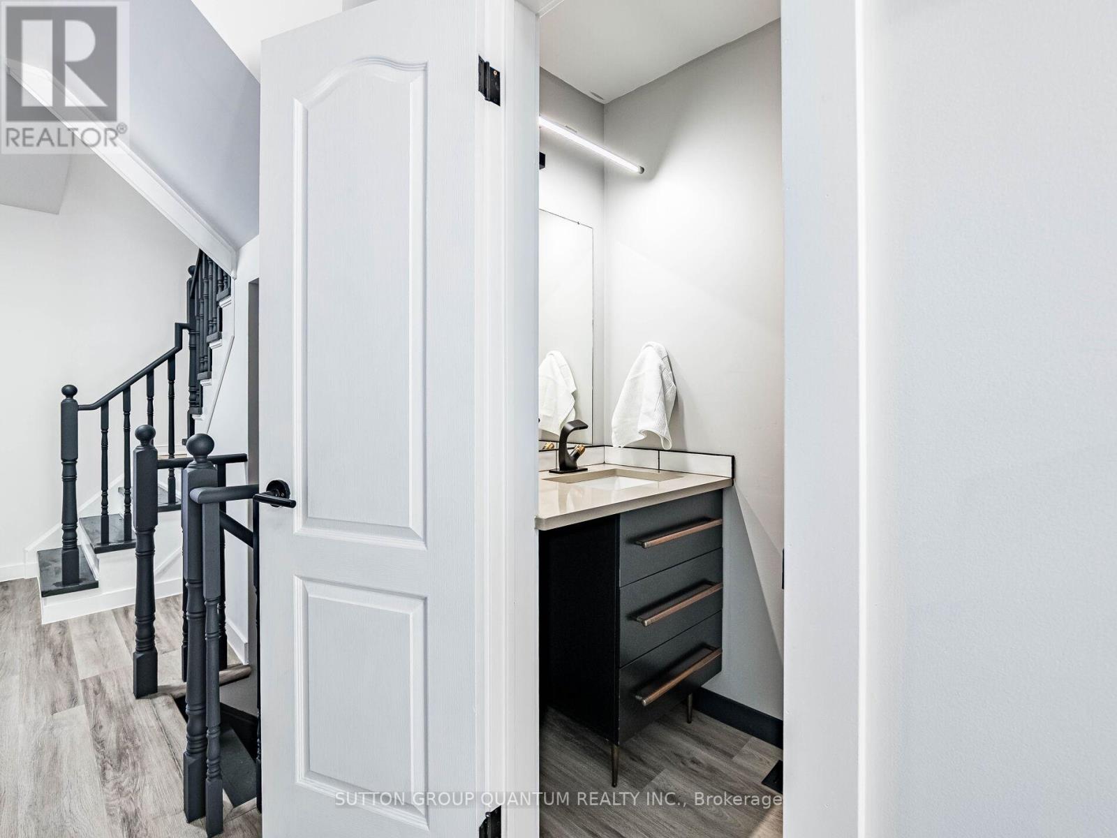 53 Woodcote Crescent, Halton Hills, Ontario  L7G 6M1 - Photo 5 - W12161563