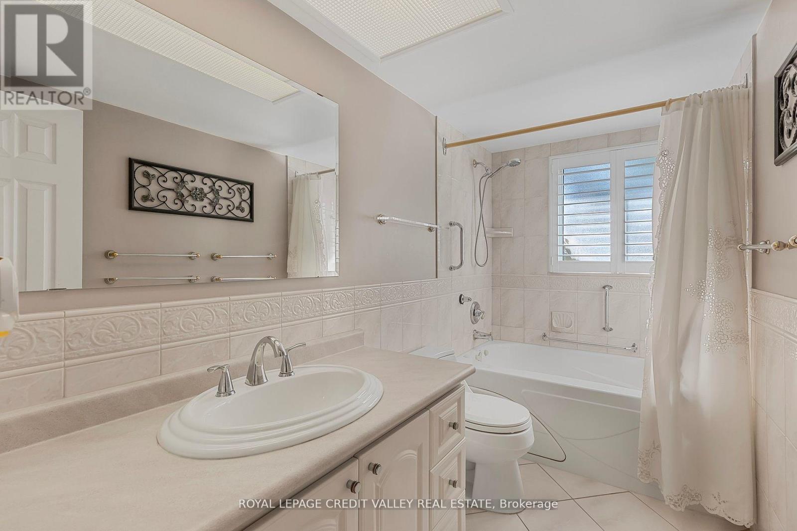 9 Norval Crescent, Brampton, Ontario  L6W 1J1 - Photo 17 - W12161553