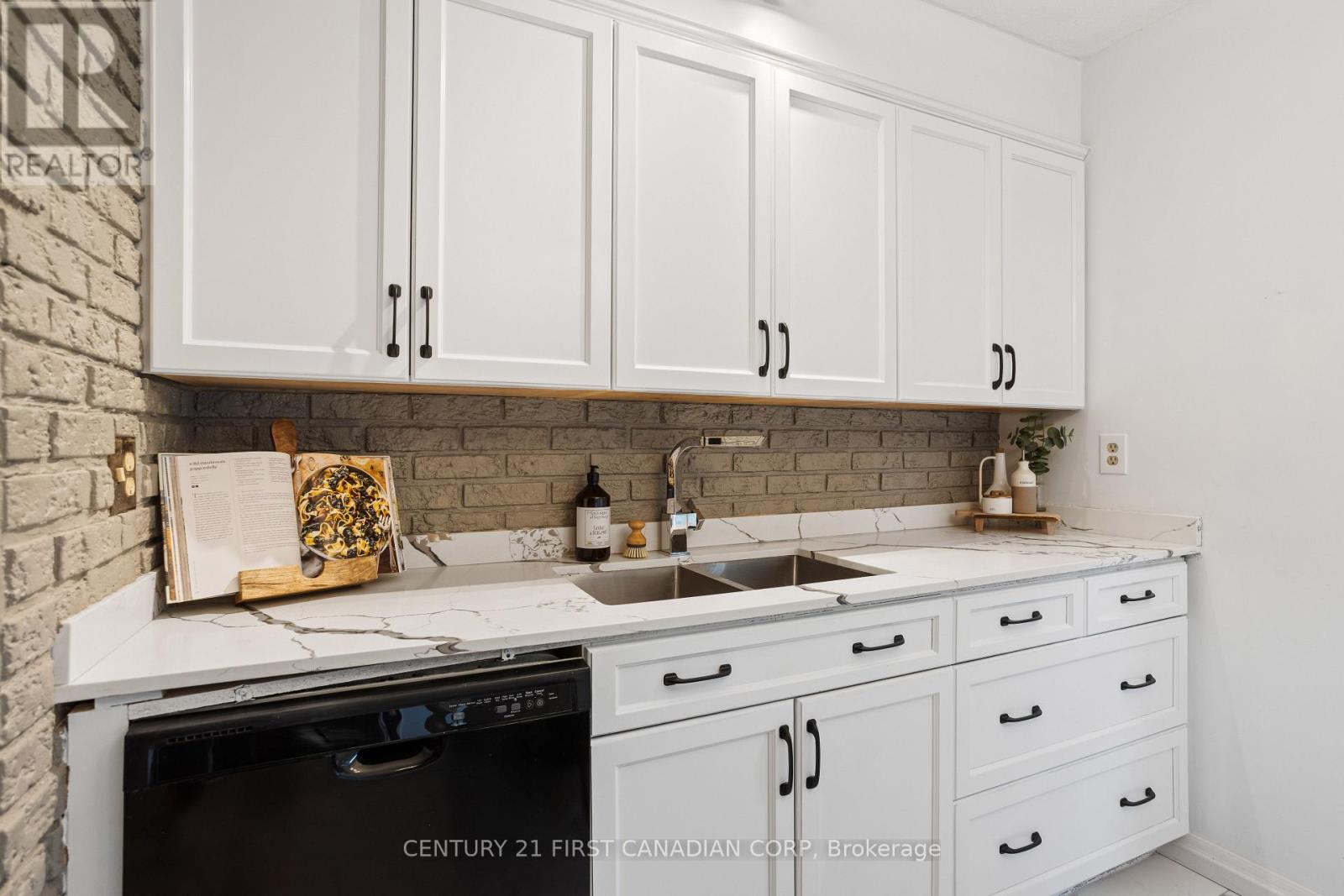 24 Bartlett Crescent, London South, Ontario  N6K 1W4 - Photo 14 - X12161428