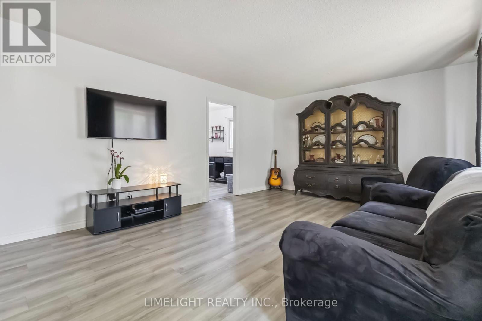 15 Oneida Road, London East, Ontario  N5V 2X2 - Photo 7 - X12161421