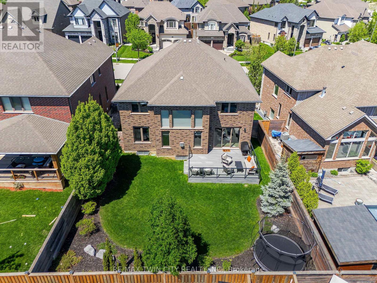 311 Deerfoot Trail, Waterloo, Ontario  N2K 0B3 - Photo 49 - X12104913