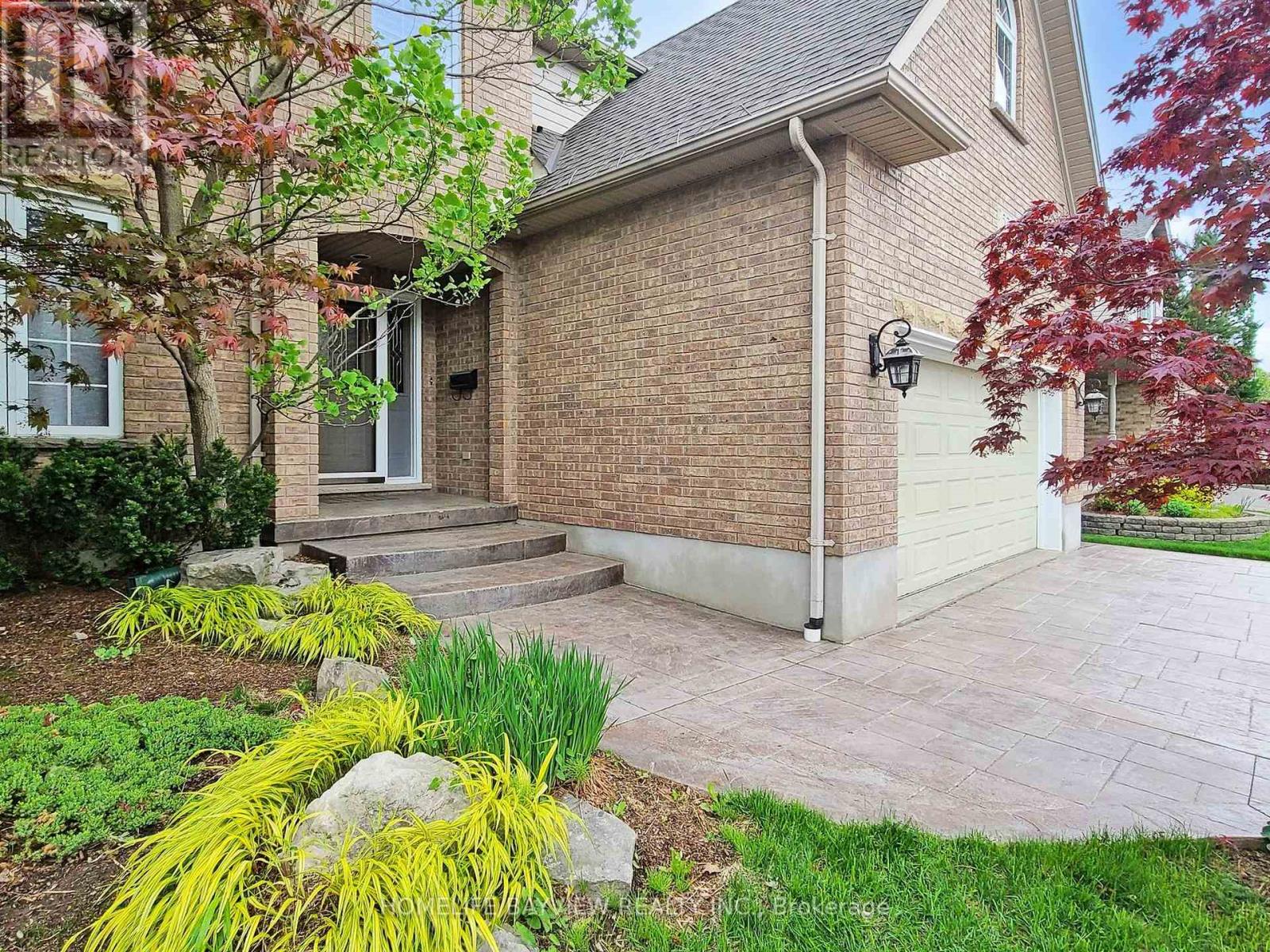 Property at 574 SANDBANKS CRESCENT image 3