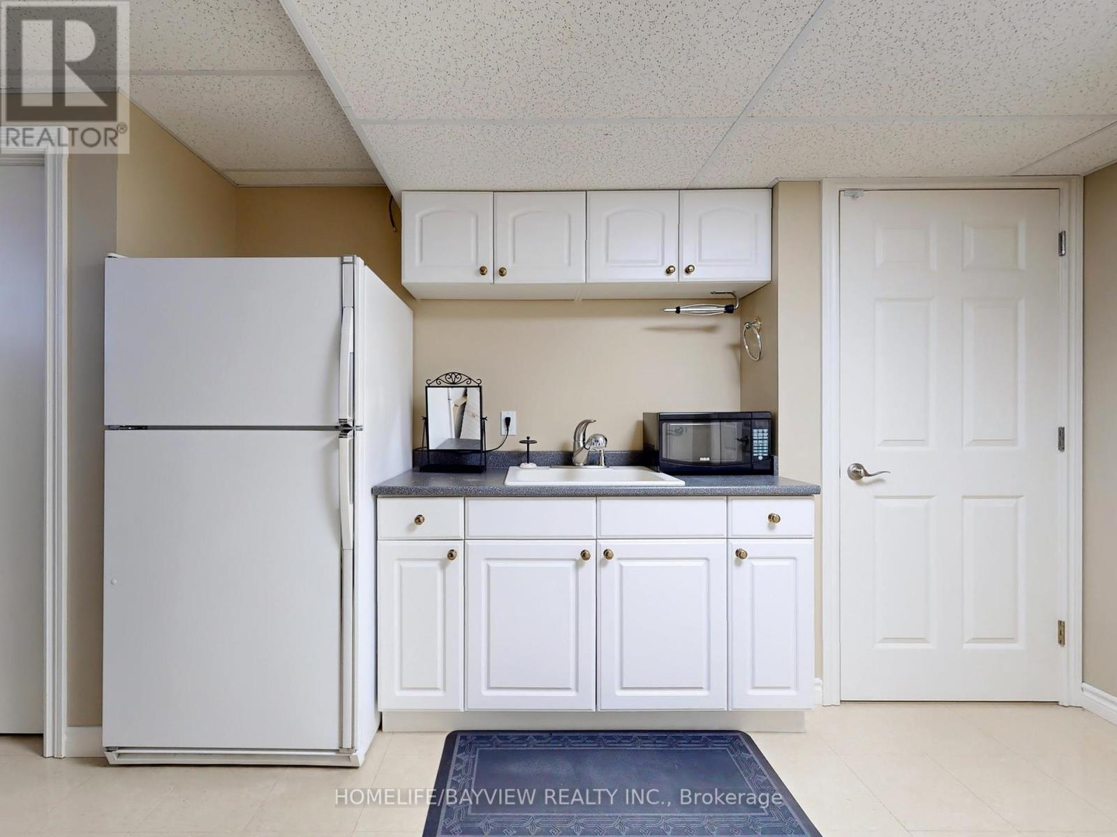 574 Sandbanks Crescent, Waterloo, Ontario  N2V 2K2 - Photo 35 - X12161338