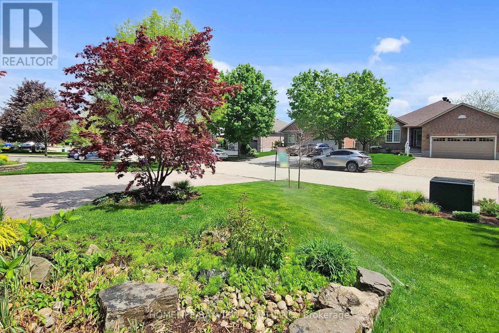 Property at 574 SANDBANKS CRESCENT image 4