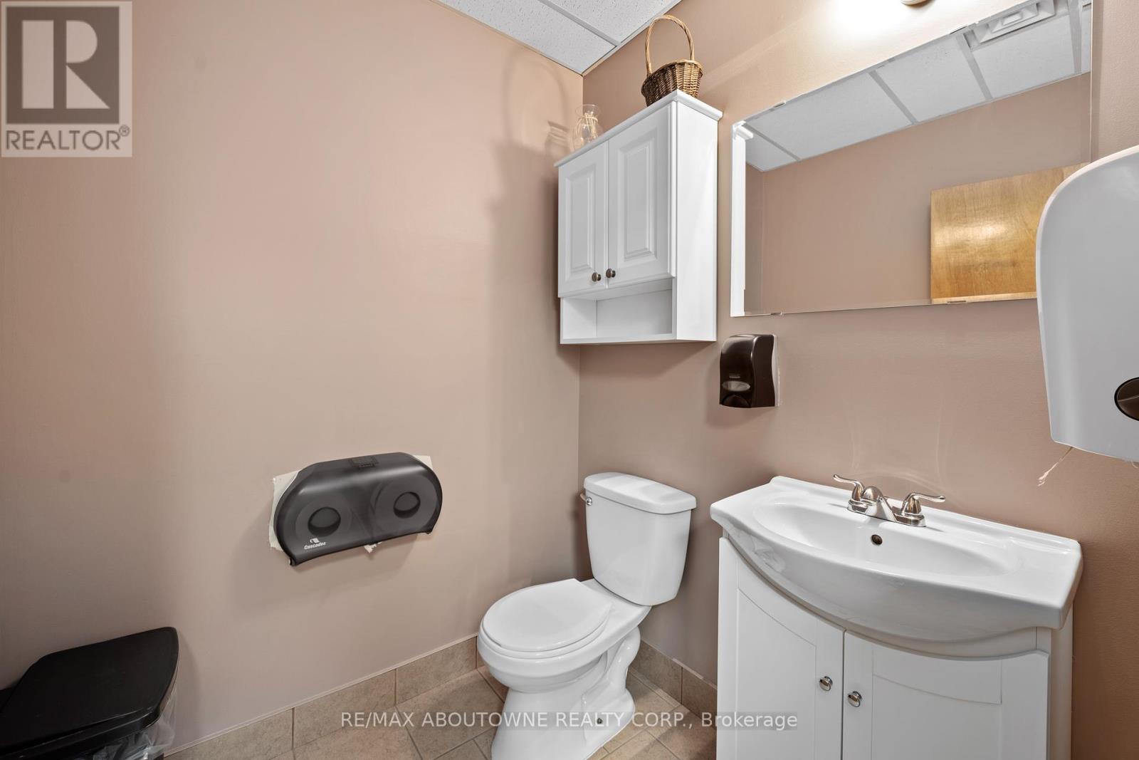 54 Dundas Street E, Belleville, Ontario  K8N 1B8 - Photo 13 - X12161403