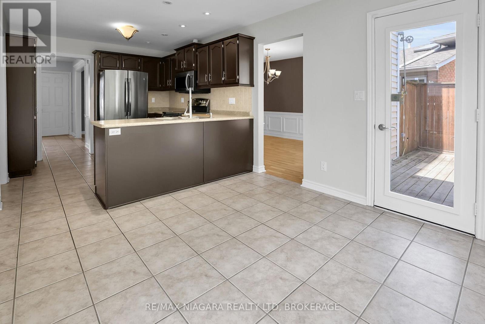 5993 Crimson Drive, Niagara Falls, Ontario  L2G 7T2 - Photo 12 - X12161382