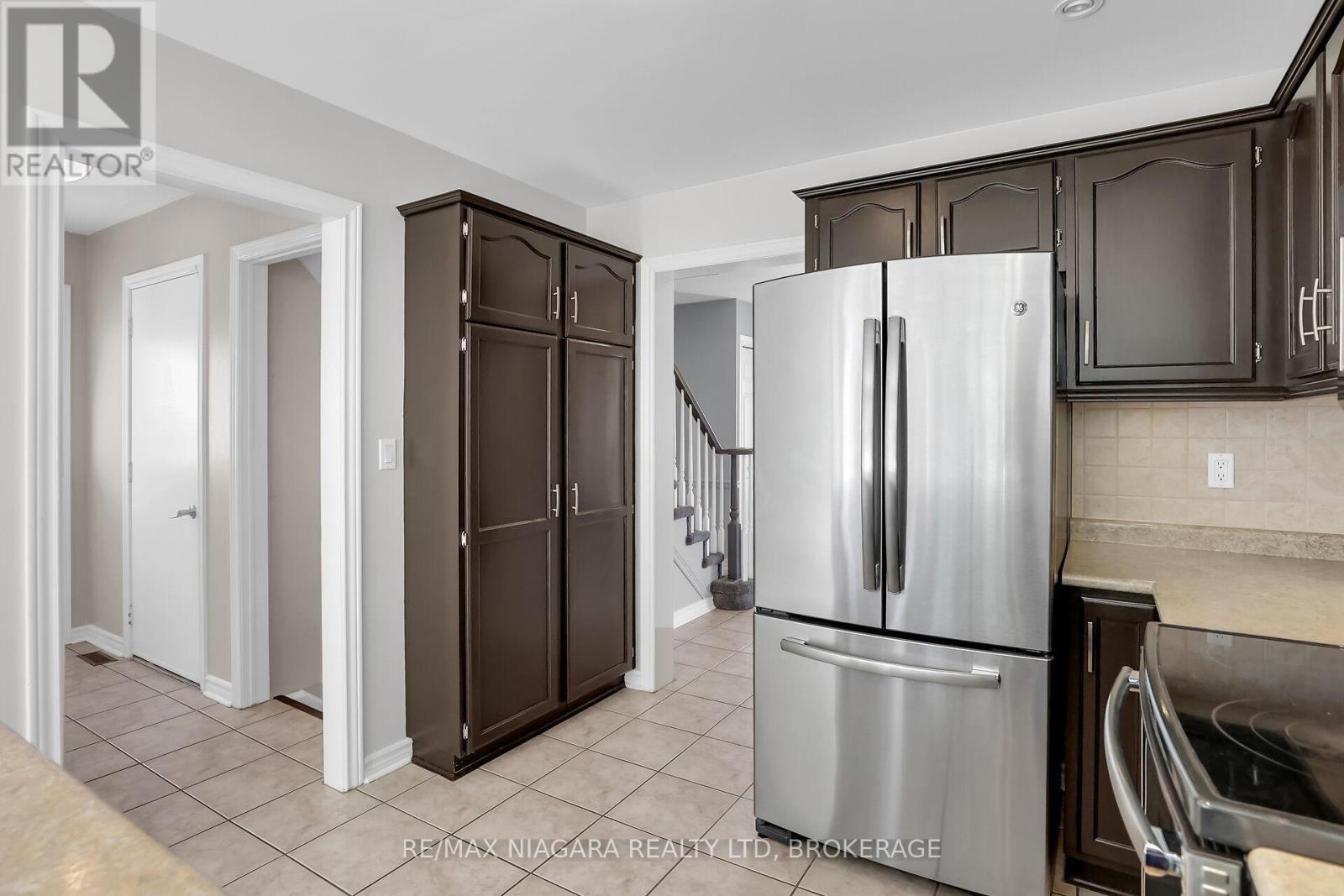 5993 Crimson Drive, Niagara Falls, Ontario  L2G 7T2 - Photo 10 - X12161382