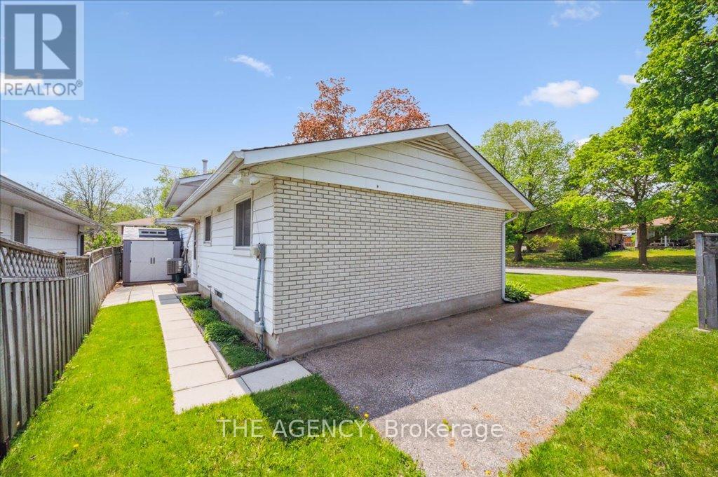 148 Pepperwood Crescent, Kitchener, Ontario  N2A 2R3 - Photo 40 - X12161569