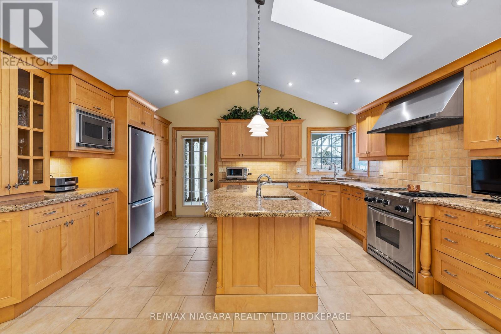 222 Four Mile Creek Road, Niagara-On-The-Lake, Ontario  L0S 1P0 - Photo 12 - X12161539