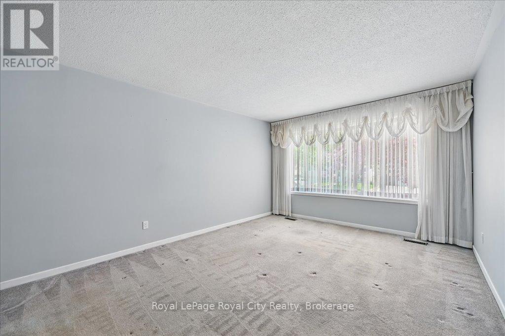 701 Castleguard Crescent, Burlington, Ontario  L7N 2W7 - Photo 11 - W12161495
