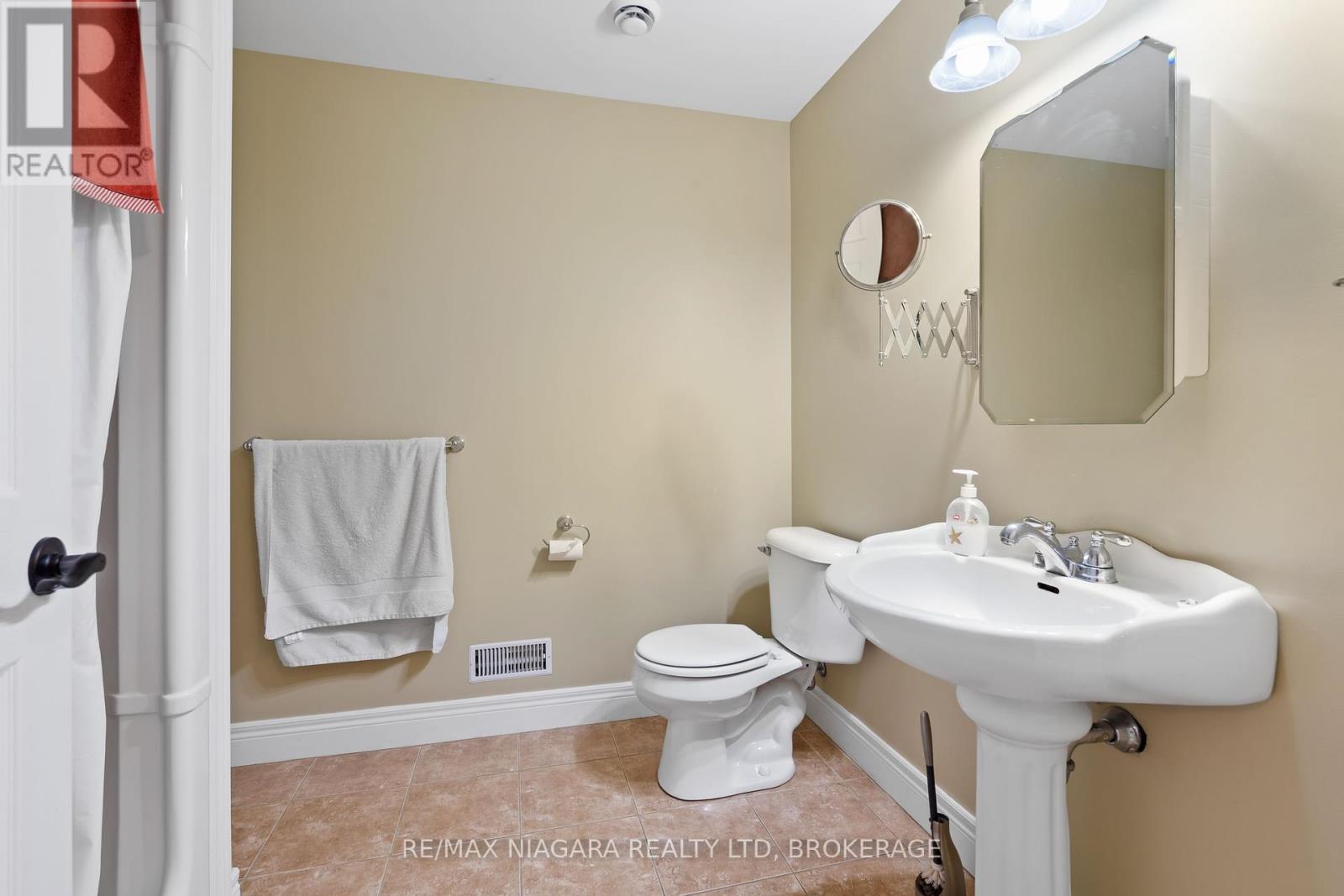 222 Four Mile Creek Road, Niagara-On-The-Lake, Ontario  L0S 1P0 - Photo 25 - X12161539