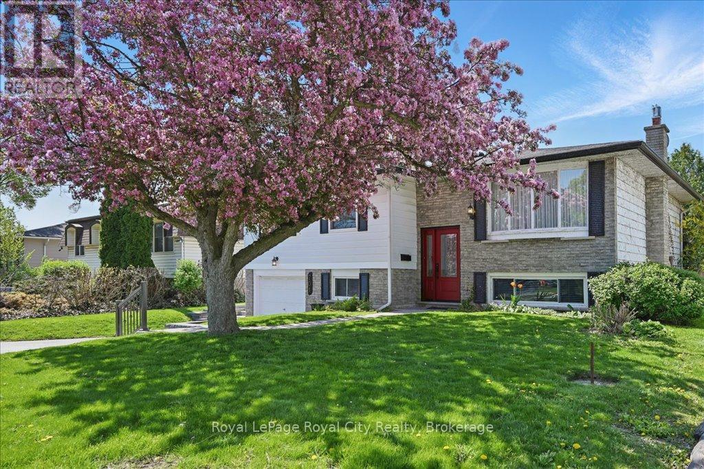 701 Castleguard Crescent, Burlington, Ontario  L7N 2W7 - Photo 3 - W12161495
