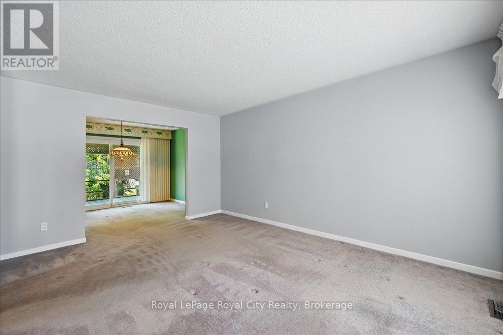 701 Castleguard Crescent, Burlington, Ontario  L7N 2W7 - Photo 12 - W12161495