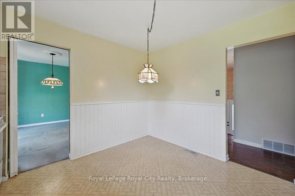 701 Castleguard Crescent, Burlington, Ontario  L7N 2W7 - Photo 21 - W12161495