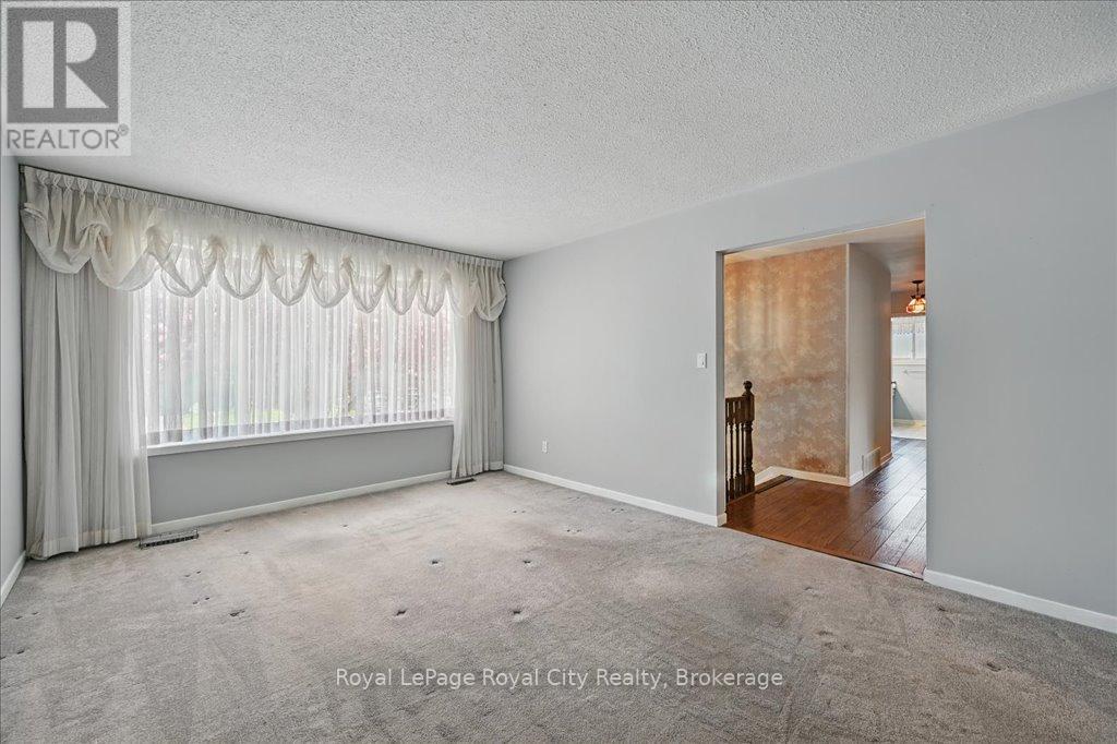 701 Castleguard Crescent, Burlington, Ontario  L7N 2W7 - Photo 14 - W12161495