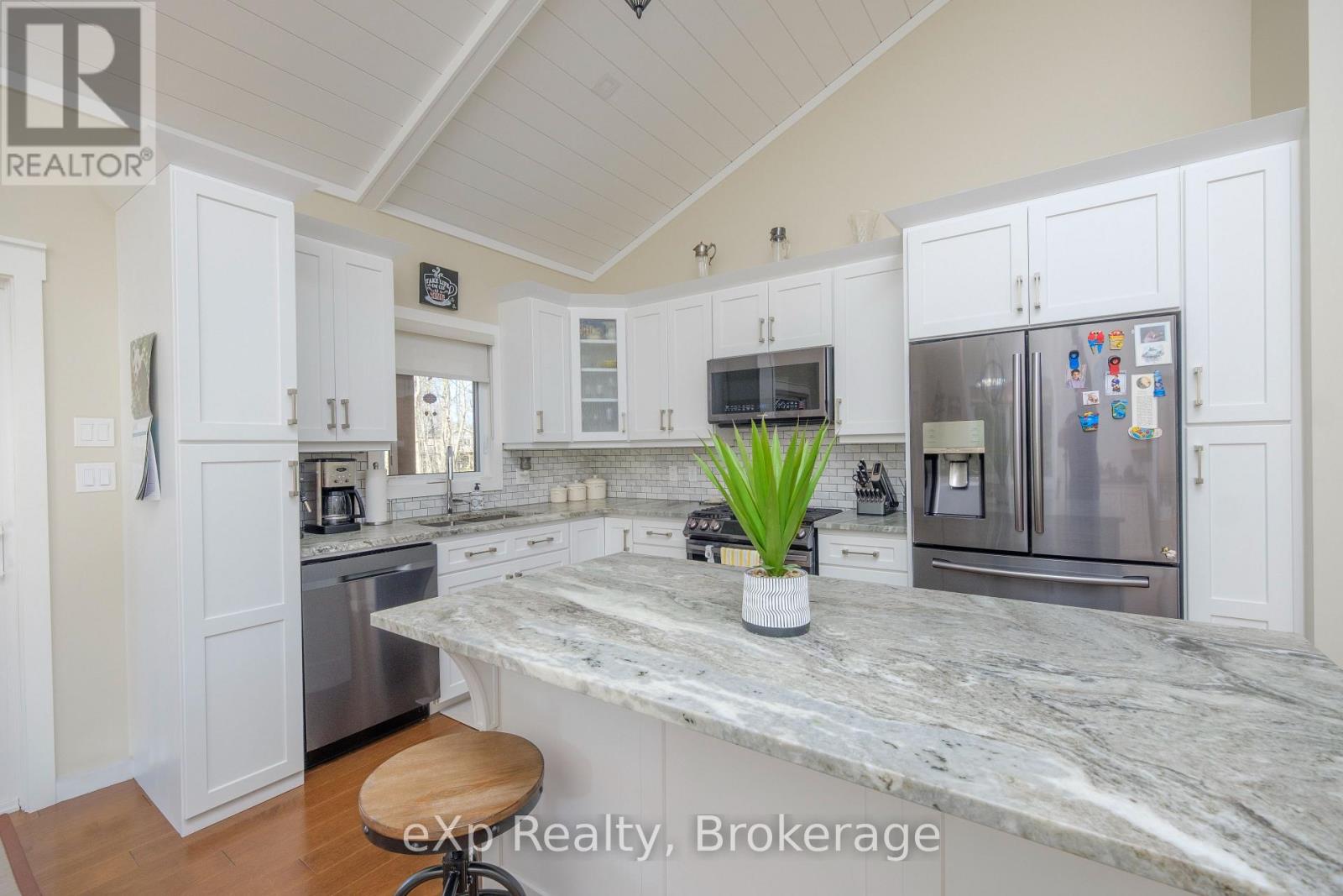 94 Birch Street, South Bruce Peninsula, Ontario  N0H 2G0 - Photo 12 - X12110263