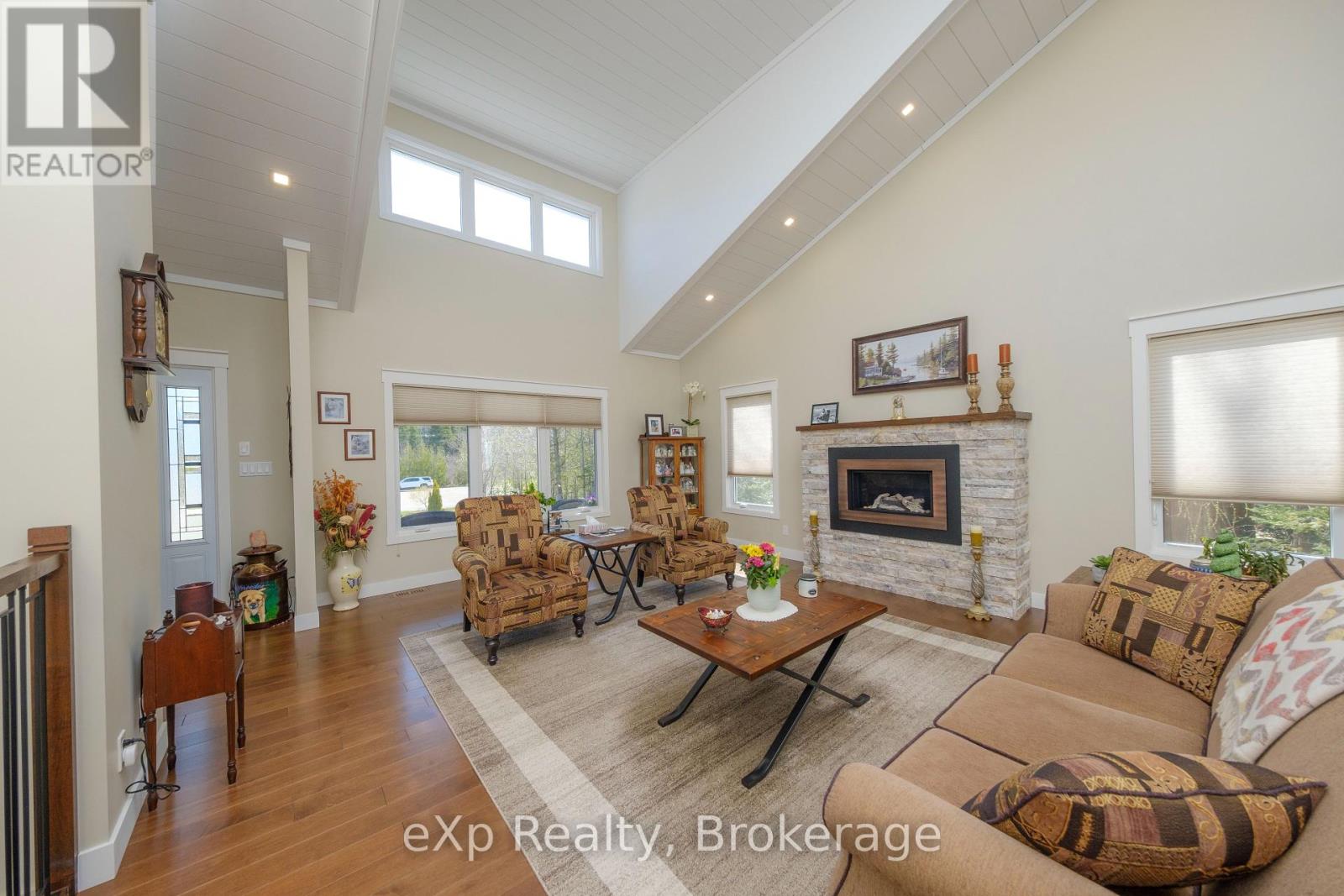 94 Birch Street, South Bruce Peninsula, Ontario  N0H 2G0 - Photo 6 - X12110263