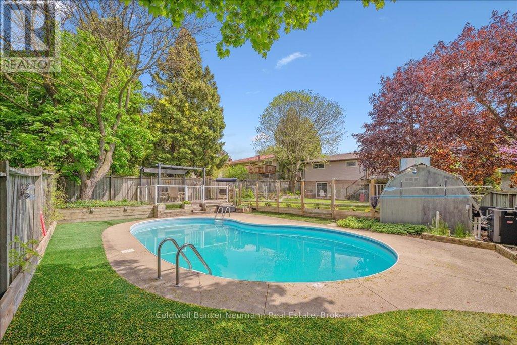 31 CAREY CRESCENT, Guelph, Ontario
