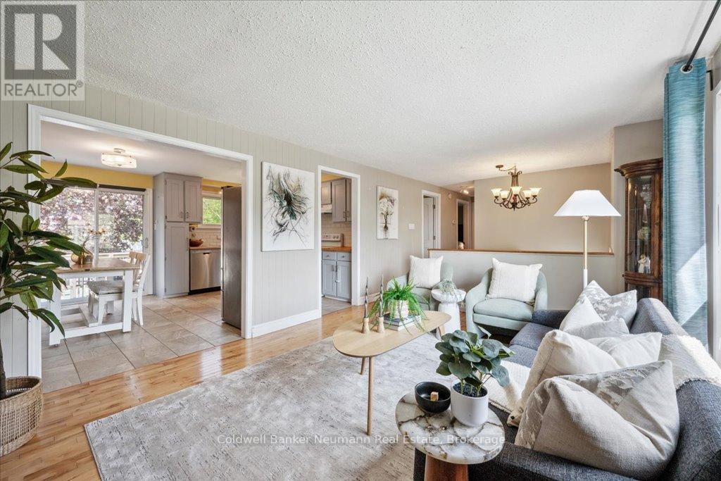 31 Carey Crescent, Guelph, Ontario  N1H 7J9 - Photo 6 - X12153506