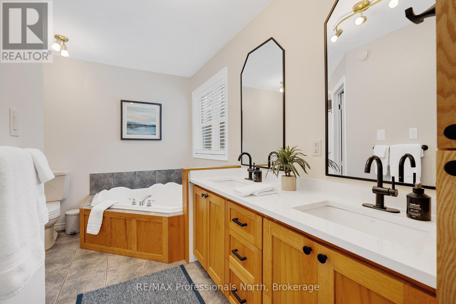 47 Farmcrest Avenue, Dysart Et Al, Ontario  K0M 1S0 - Photo 24 - X12161436
