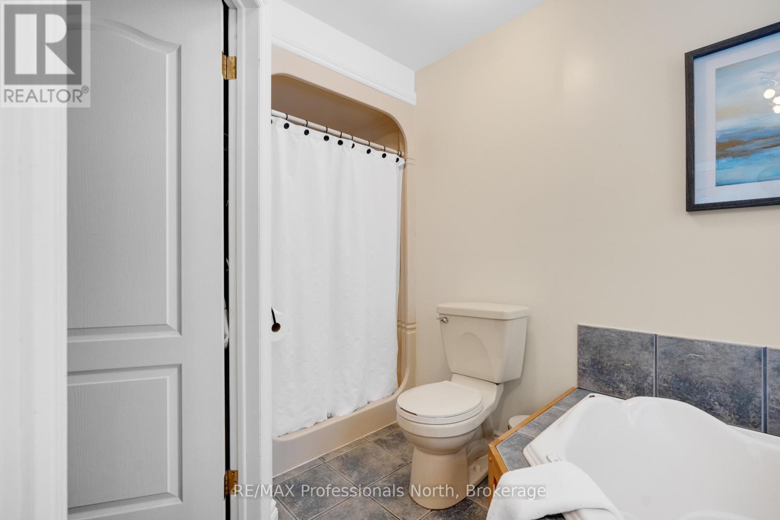 47 Farmcrest Avenue, Dysart Et Al, Ontario  K0M 1S0 - Photo 25 - X12161436