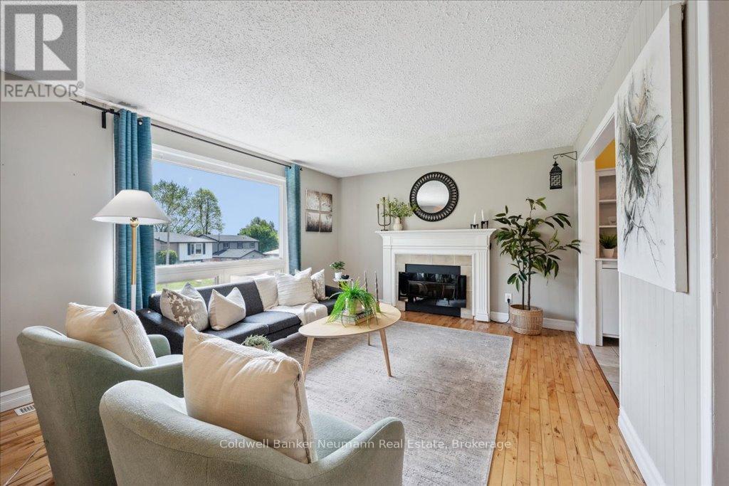 31 Carey Crescent, Guelph, Ontario  N1H 7J9 - Photo 4 - X12153506