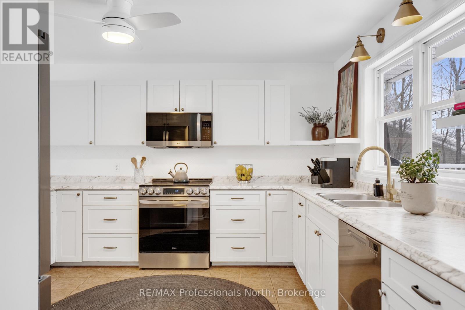 47 Farmcrest Avenue, Dysart Et Al, Ontario  K0M 1S0 - Photo 15 - X12161436