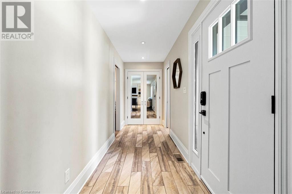 Property at 27 CUMMING Court image 5