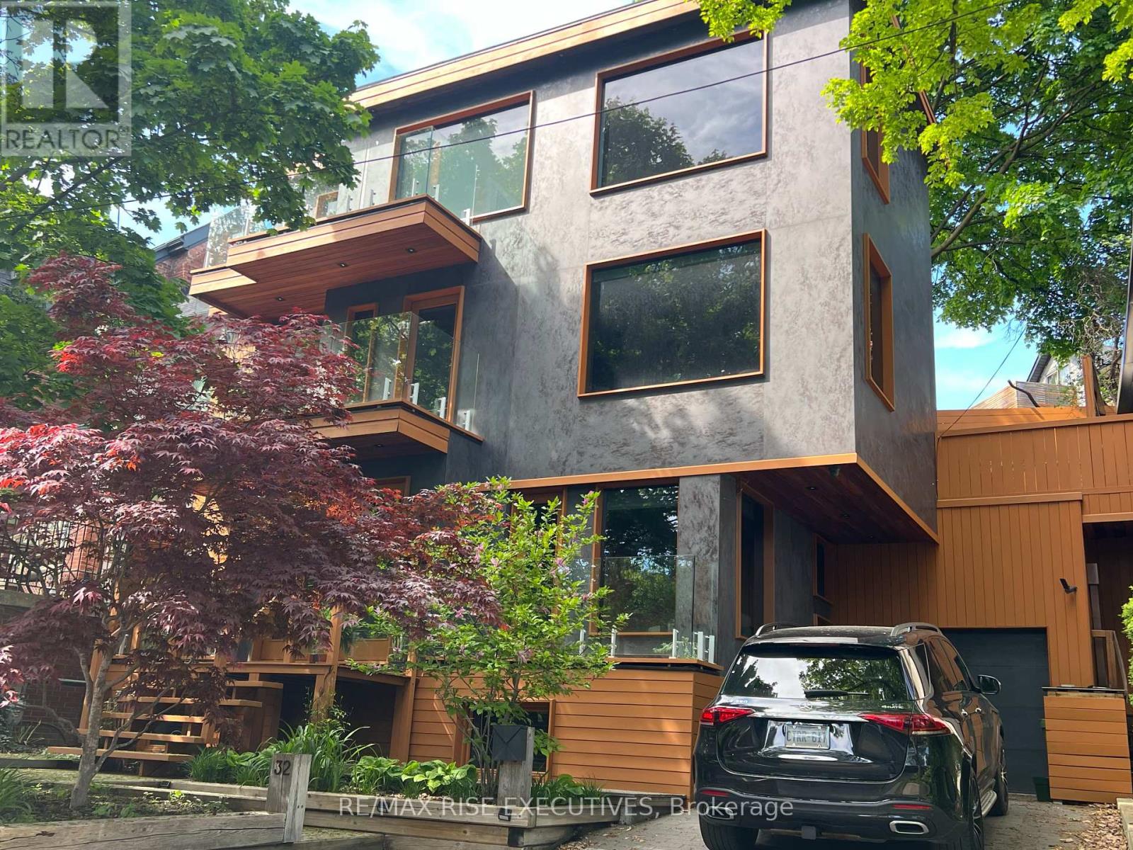 32 Regal Road, Toronto, Ontario  M6H 2J7 - Photo 2 - C12164758