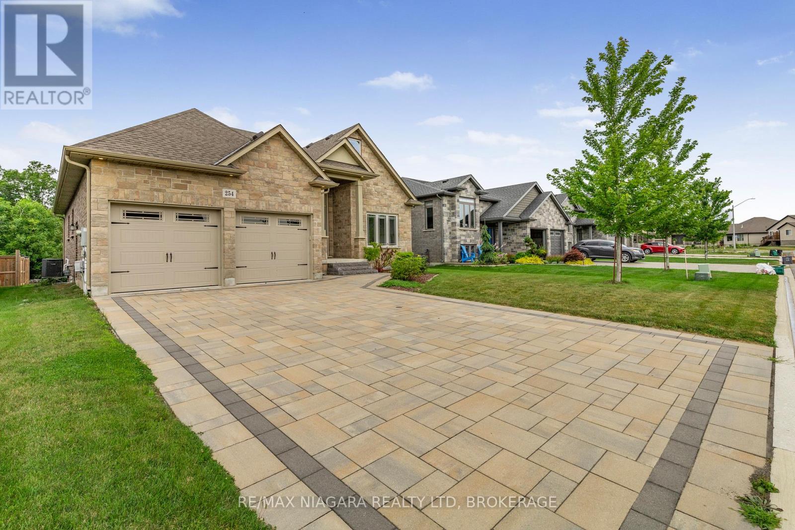 254 Lancaster Drive, Port Colborne (Sugarloaf), Ontario  L3K 0A8 - Photo 6 - X12164702