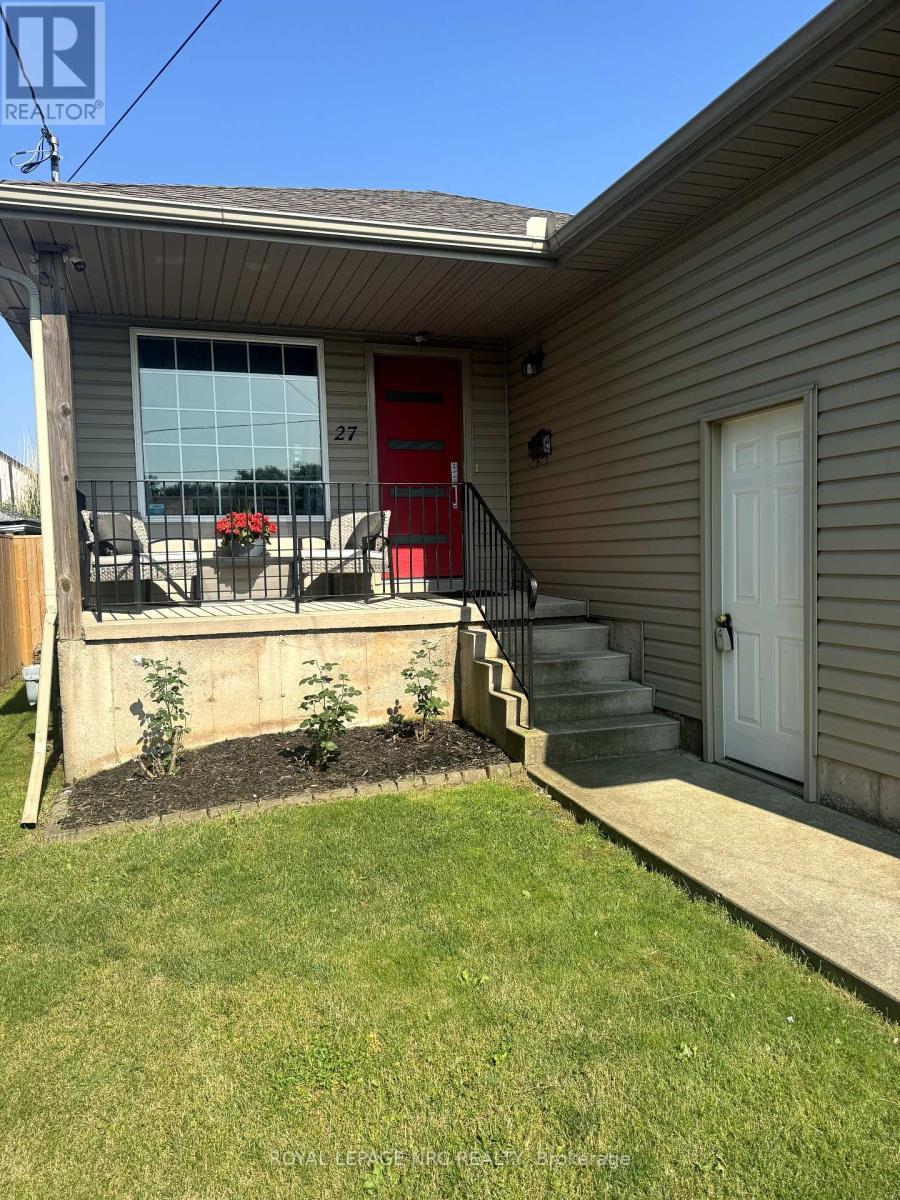 27 Deere Street, Welland (Lincoln/crowland), Ontario  L3B 2L7 - Photo 2 - X12164716