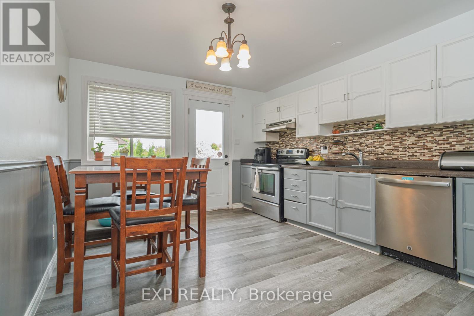 6453 Viseneau Drive, Ottawa, Ontario  K1C 5H1 - Photo 7 - X12158154