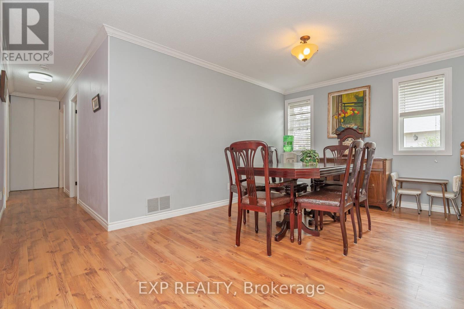 6453 Viseneau Drive, Ottawa, Ontario  K1C 5H1 - Photo 6 - X12158154