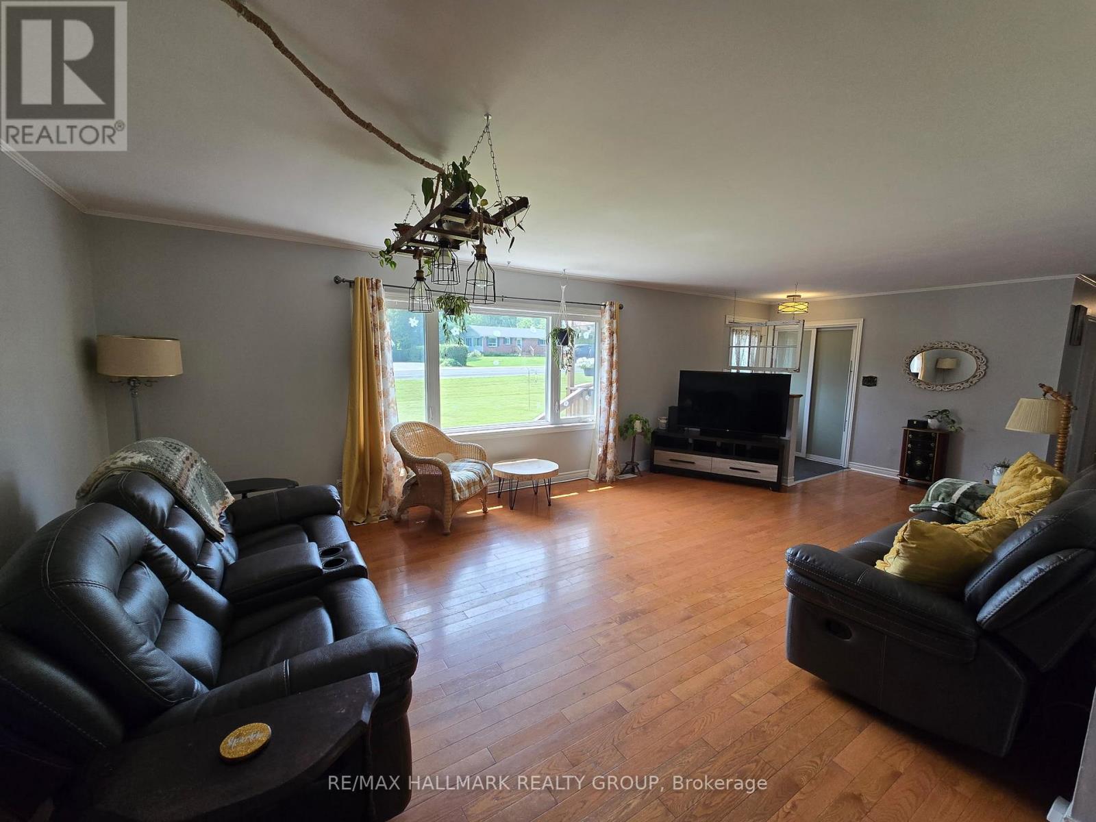 5437 Brinston Road, South Dundas, Ontario  K0E 1K0 - Photo 9 - X12153739