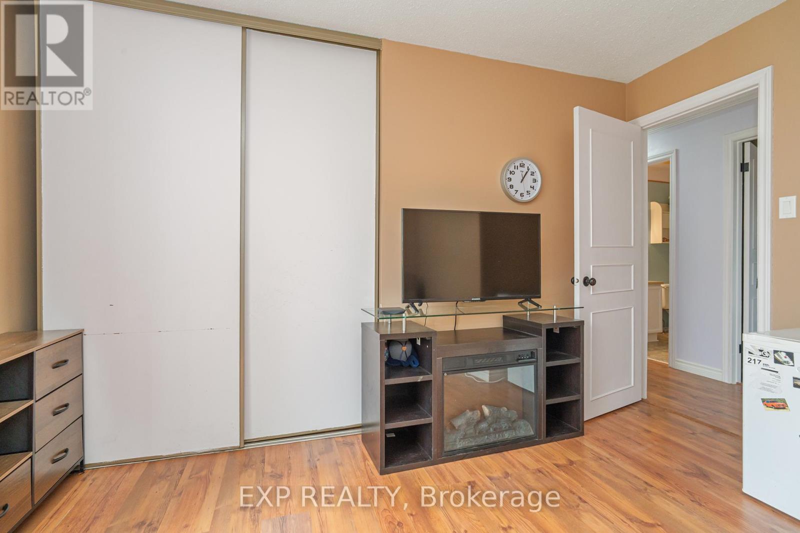 6453 Viseneau Drive, Ottawa, Ontario  K1C 5H1 - Photo 16 - X12158154