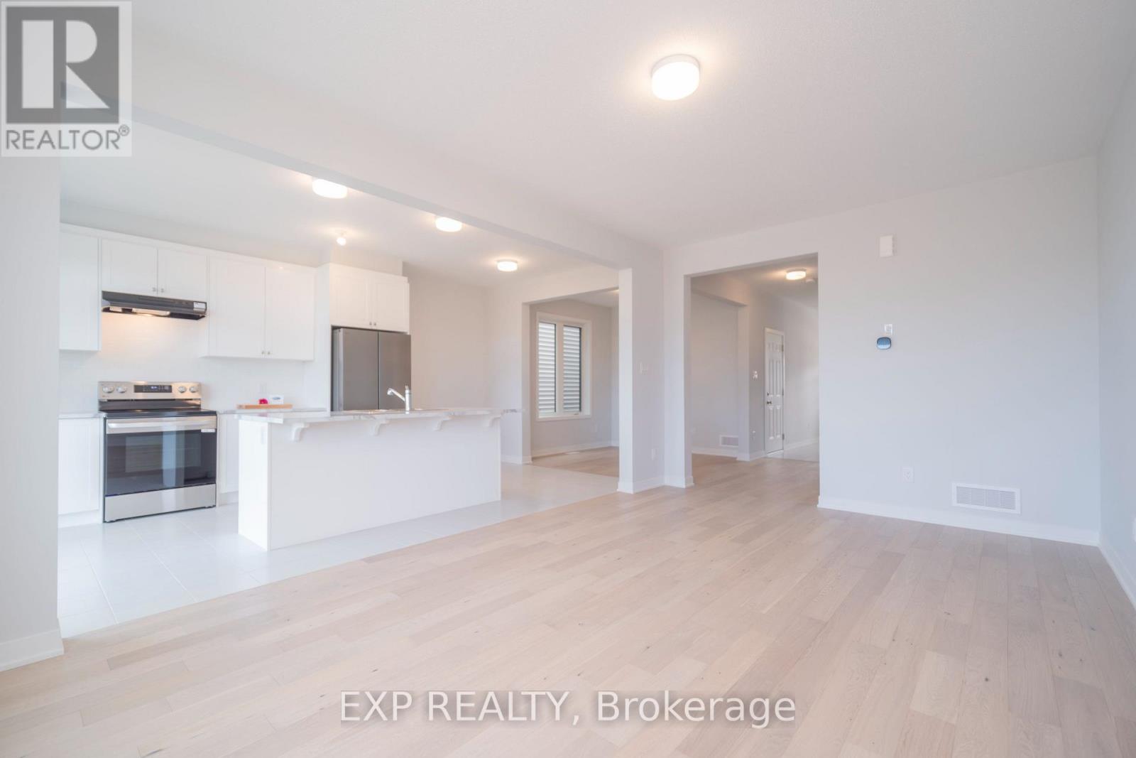 468 Brigatine Avenue, Ottawa, Ontario  K2S 0P9 - Photo 4 - X12158583