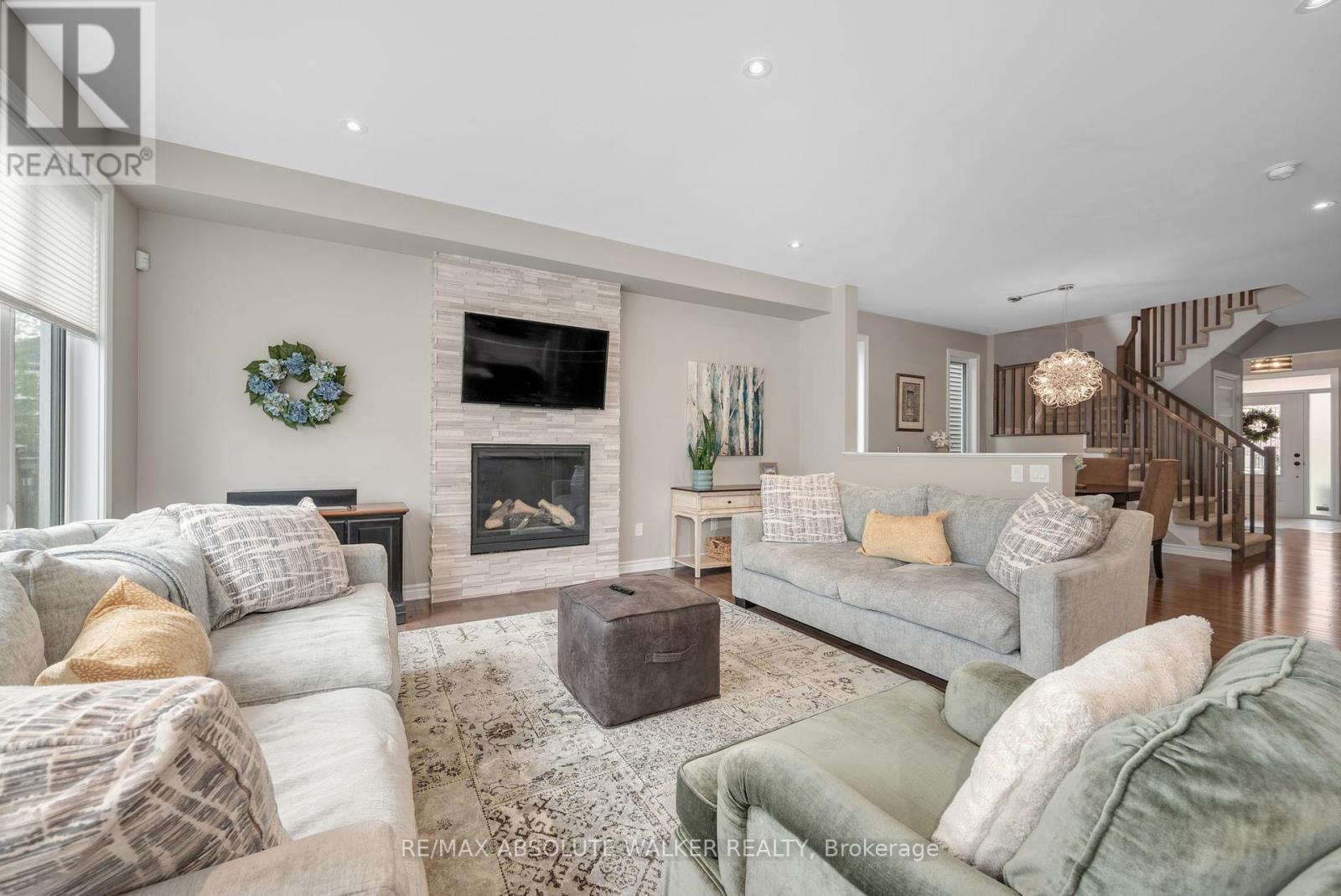 643 Rockrose Way, Ottawa, Ontario  K1T 0K6 - Photo 8 - X12159854