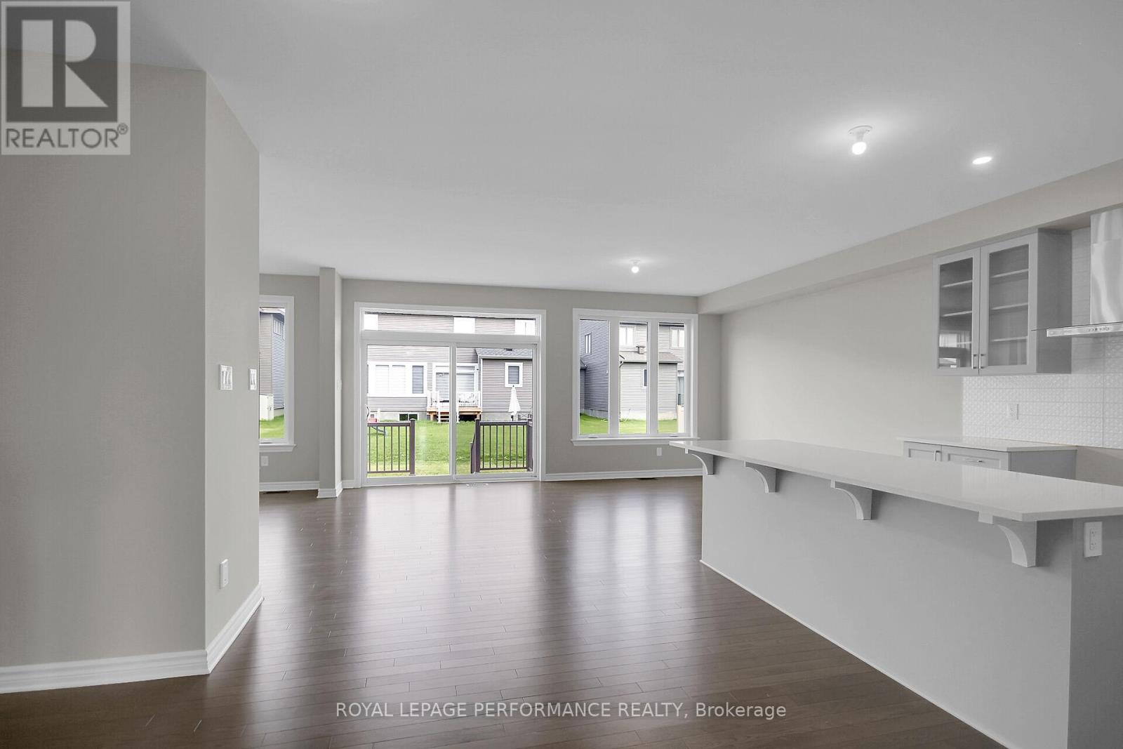 474 Central Park Boulevard, Russell, Ontario  K4R 1E9 - Photo 5 - X12161412