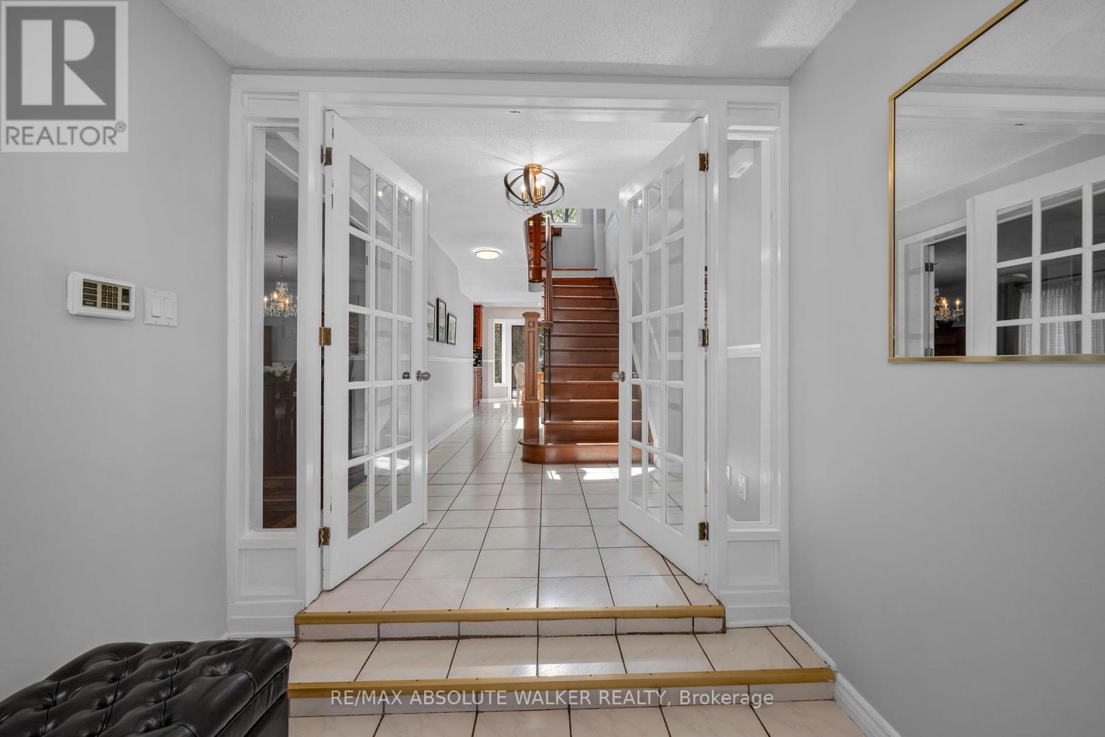 1901 Montereau Avenue, Ottawa, Ontario  K1C 5W9 - Photo 2 - X12161474