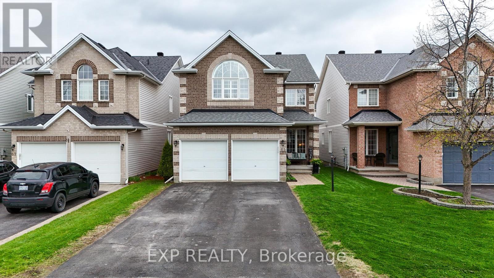 65 Friendly Crescent, Ottawa, Ontario  K2S 2B6 - Photo 1 - X12161547