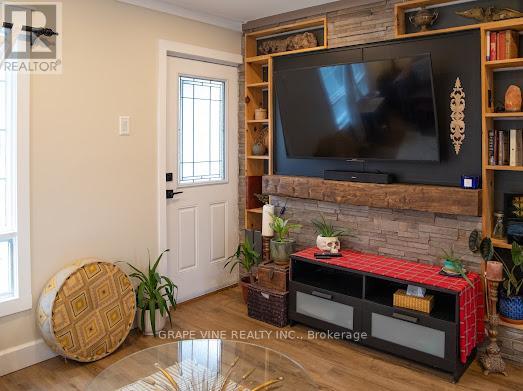 8942 Mitch Owens Road, Ottawa, Ontario  K0A 1V0 - Photo 10 - X12164693