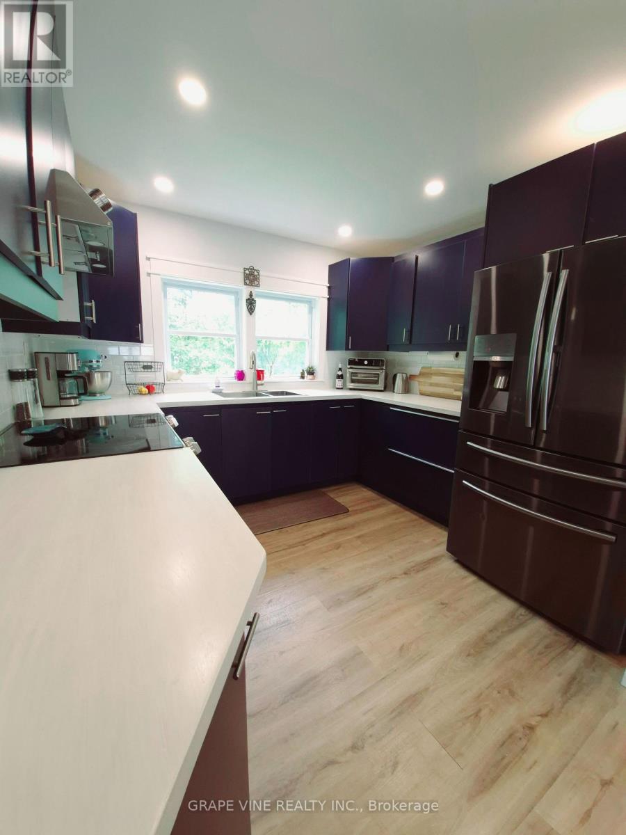 8942 Mitch Owens Road, Ottawa, Ontario  K0A 1V0 - Photo 9 - X12164693