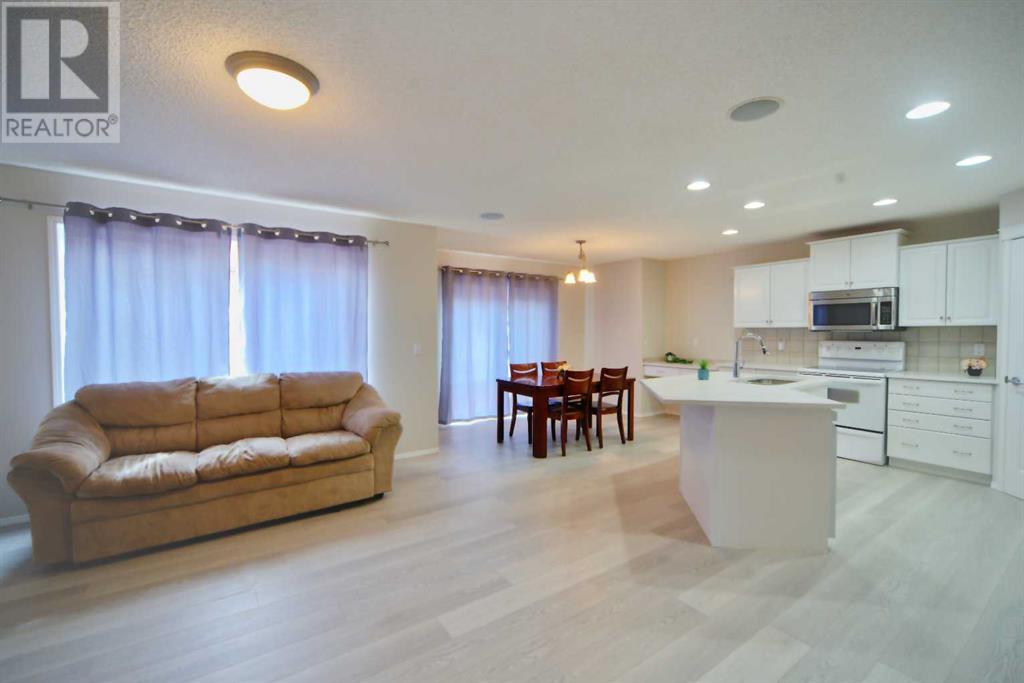 Property at 133 Panamount Court NW image 4