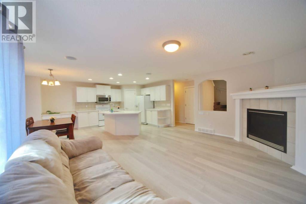 Property at 133 Panamount Court NW image 3