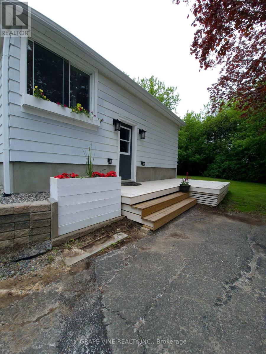 8942 Mitch Owens Road, Ottawa, Ontario  K0A 1V0 - Photo 17 - X12164693