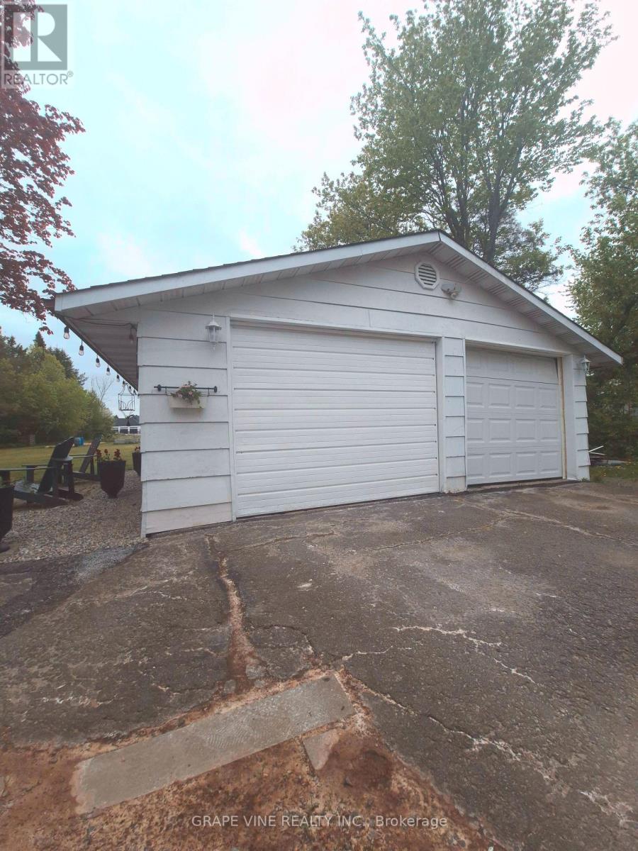 8942 Mitch Owens Road, Ottawa, Ontario  K0A 1V0 - Photo 18 - X12164693