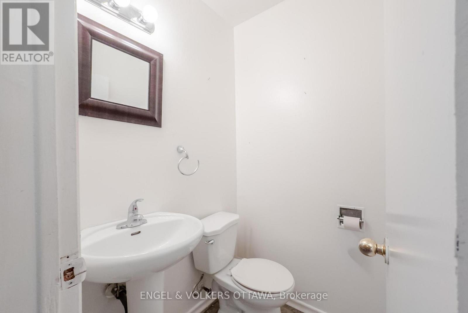 822 Grenon Avenue, Ottawa, Ontario  K2B 6G2 - Photo 7 - X12164705