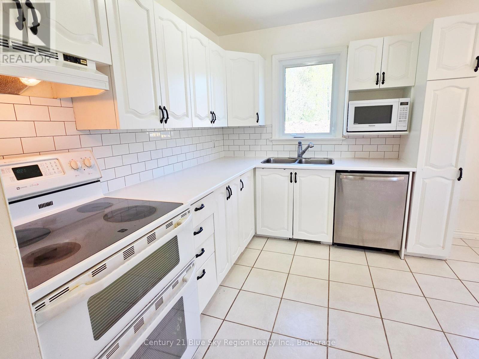 125 Larocque Road, North Bay, Ontario  P1B 8G3 - Photo 20 - X12161470