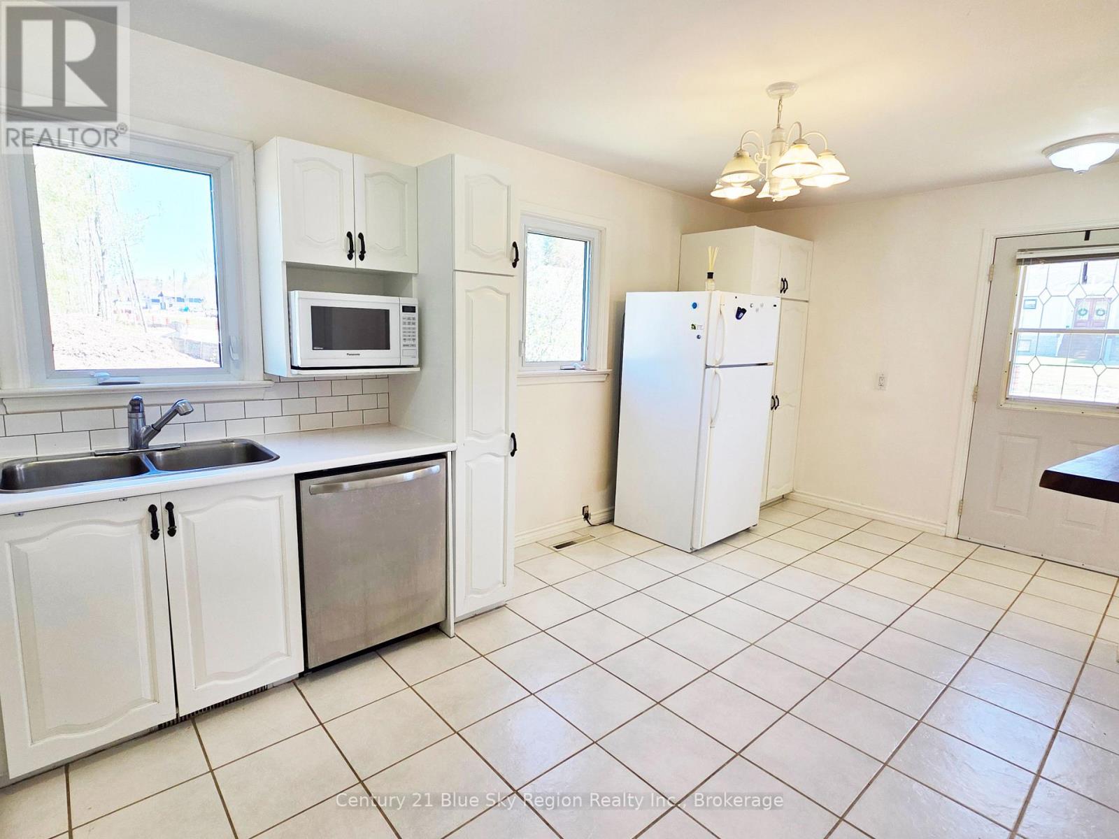 125 Larocque Road, North Bay, Ontario  P1B 8G3 - Photo 23 - X12161470