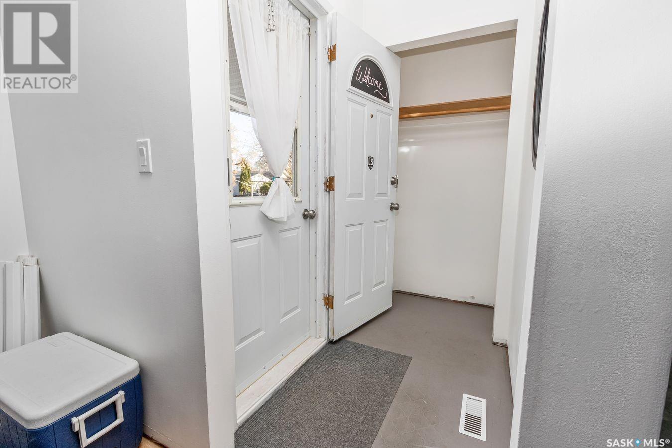 330 St John Street, Regina, Saskatchewan  S4R 1R2 - Photo 2 - SK005097